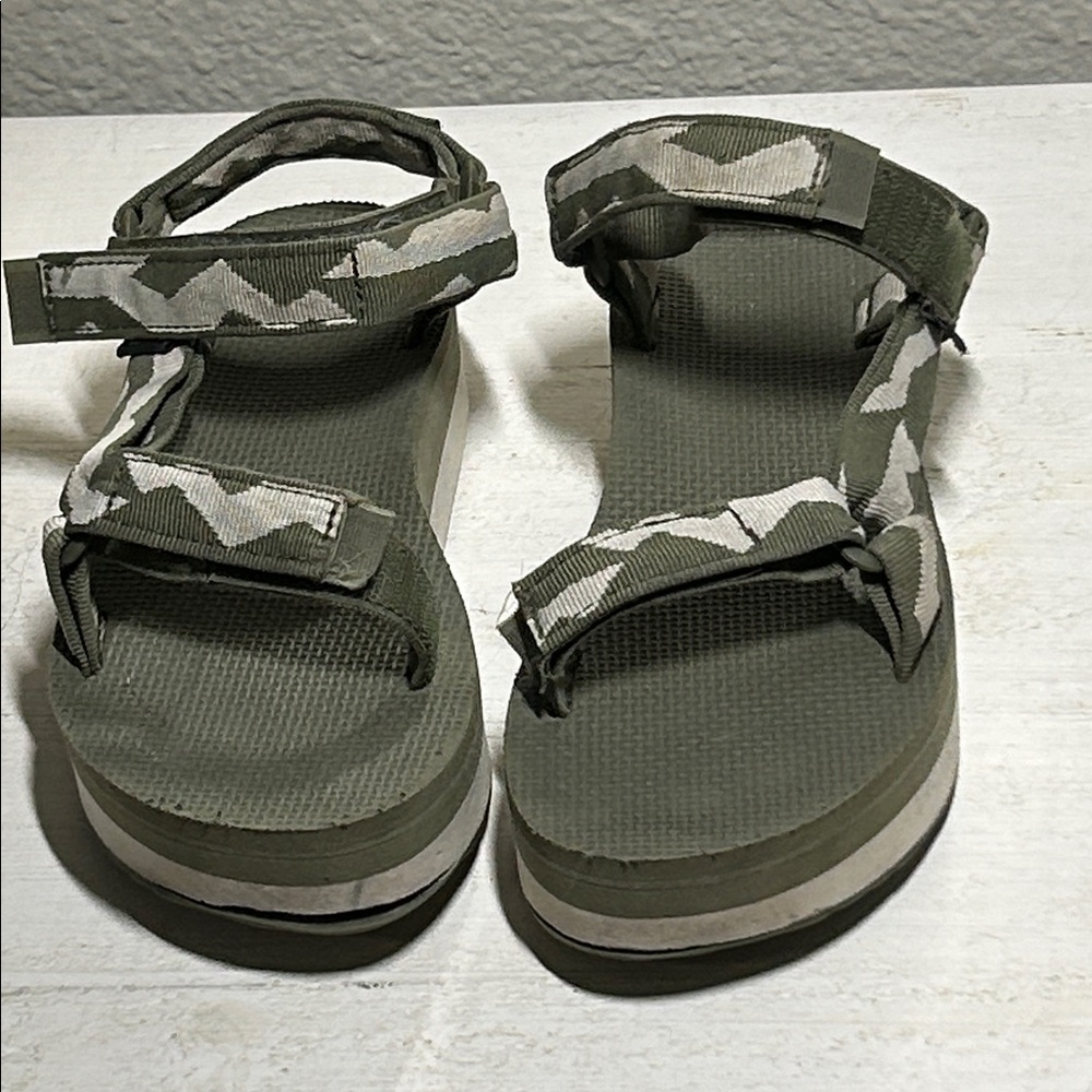 TEVA Midform Universal Star Women Sandal Olive Green-Beige, Sz US 6, Adjustable